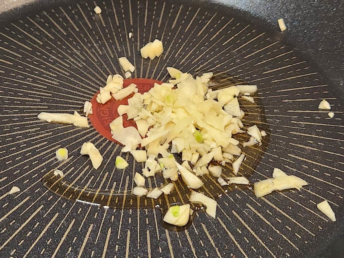 「たっぷりピリ辛豚ミンチ丼」